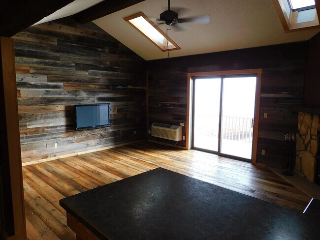 Building Photo - "Charming 2-Bed Retreat: Your Cozy Getaway...