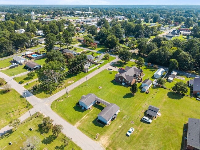 Building Photo - Two bedroom in Coats, NC!