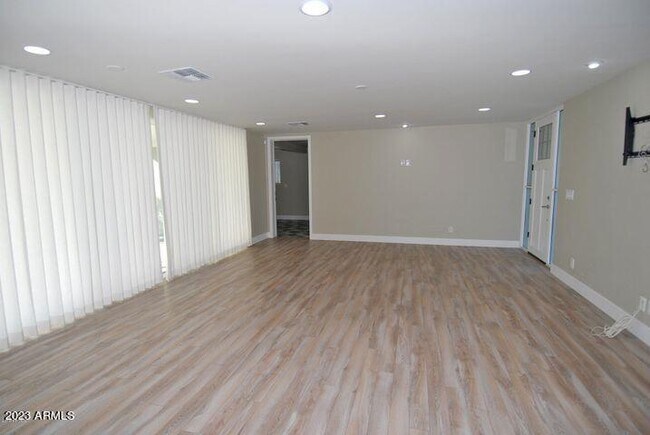 Building Photo - 8541 E Catalina Dr