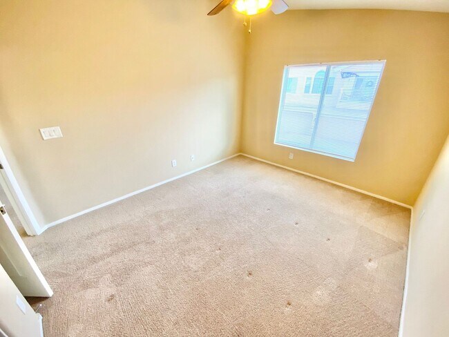 Building Photo - OVELY  2 BED ROOM 2 BATHROOM TOWNHOES LOCATED IN A GATED COMMUNITY IN HENDERSON