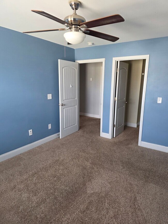 Building Photo - 2 Story 5 BR