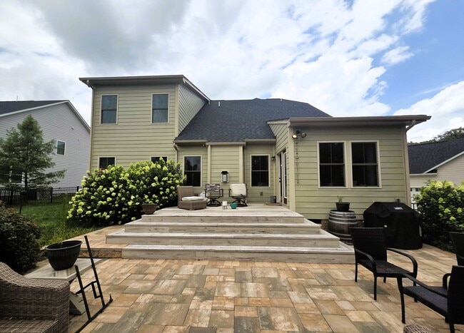 Building Photo - Executive home in Tarrington Subdivision on quiet cul-de-sac lot.