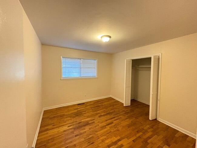 Building Photo - 510 Dickson St