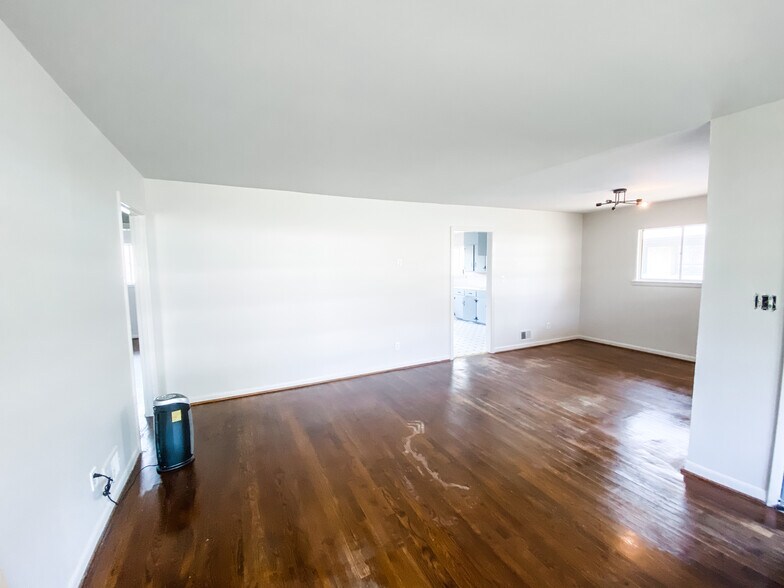 Building Photo - 536 81st St S