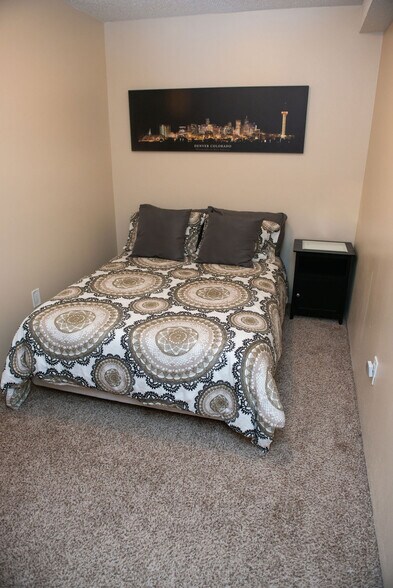 Building Photo - 534 E 7th Ave