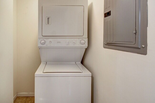 Building Photo - 310 Stonewall Creek Dr