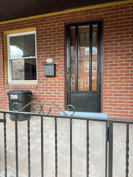 Entrance - 259 Gross St