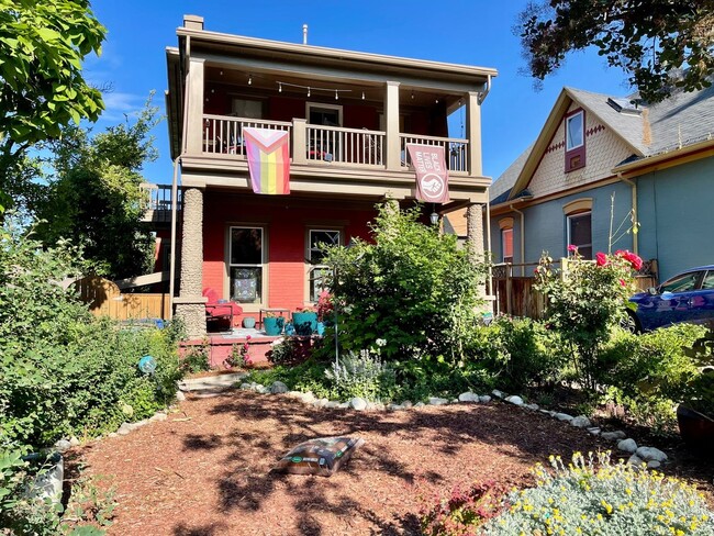 Primary Photo - Charming 2BR/3BA Historic Home in the Aven...