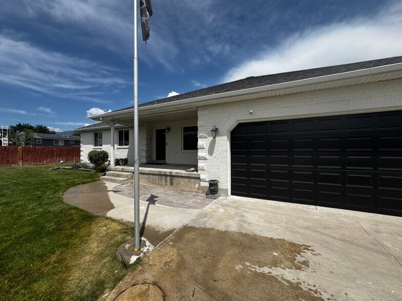 Building Photo - 1598 N 500 W