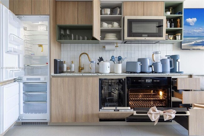 Building Photo - 159 NE 6th St