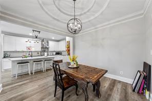 Building Photo - 5601 Burgundy Dr