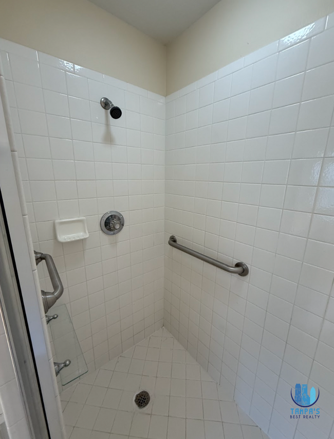 Building Photo - Beautiful 4 Bedrooms 2 Bathrooms Home for ...