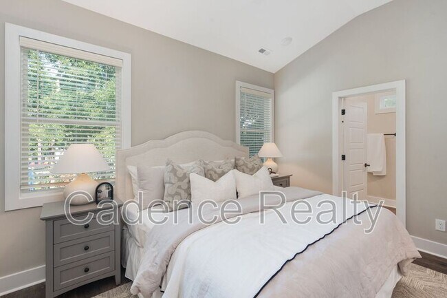 Building Photo - 1709 Perimeter Lp