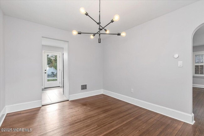 Building Photo - 14 Prospect Ave N