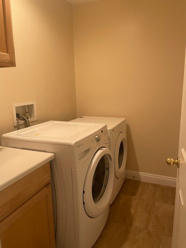 Building Photo - 1 story, 3br, 2 bth, 2cg, 1 RV
