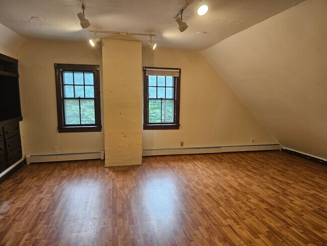 Building Photo - 271 Nashua St