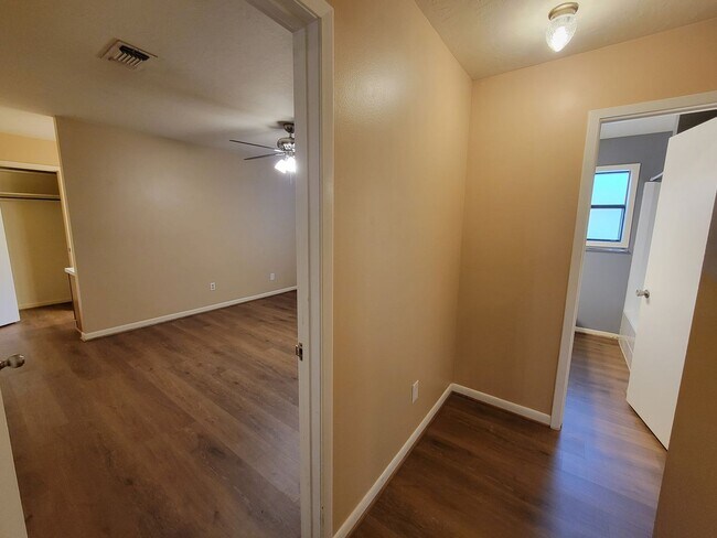 Building Photo - College Station - 3 bedroom / 2 bath / 2 car garage house with fenced in back yard.