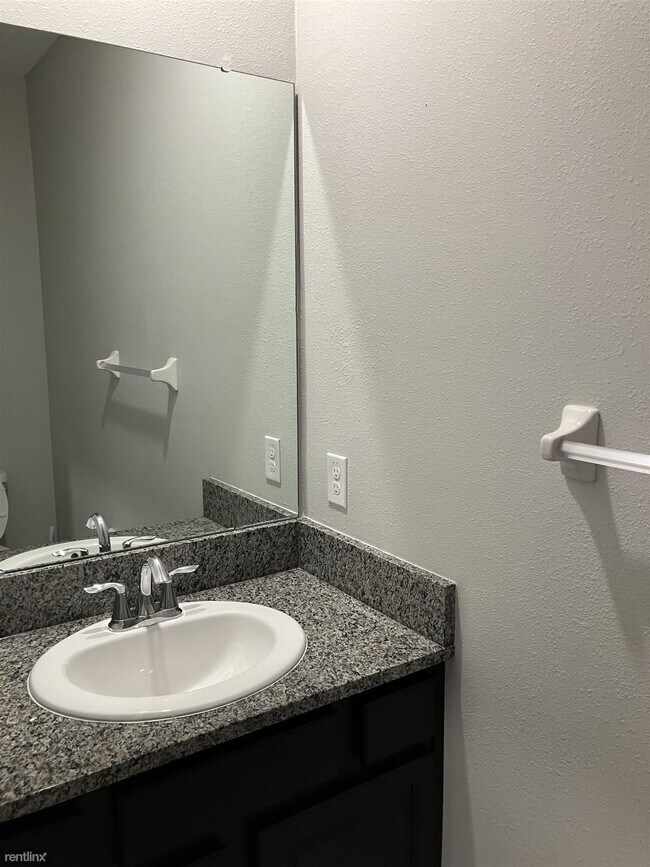 Building Photo - 3 br, 2.5 bath Townhome - 2531 Midnight Pe...