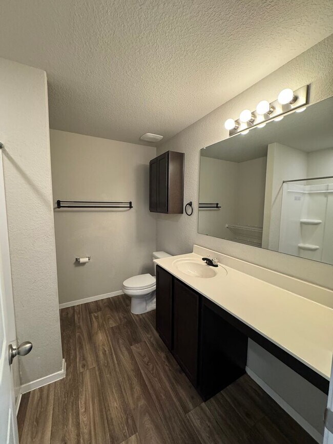 Building Photo - CUTE ONE STORY HOME FEATURING 3 BEDROOMS /...