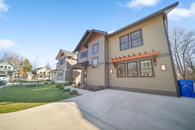 Building Photo - Fully Furnished | Asheville Area
