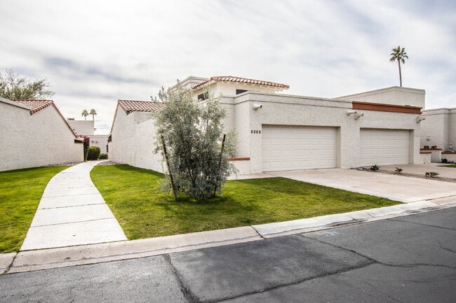 Building Photo - Available! Beautiful fully furnished/equipped 3BR patio home.