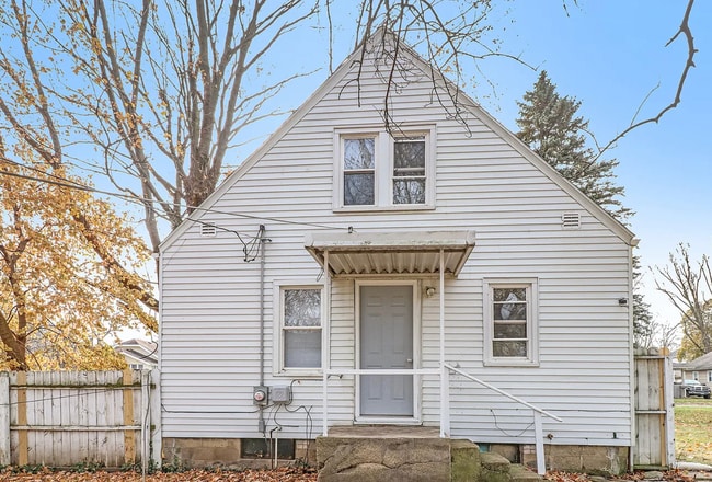 Building Photo - 405 E Woodside St