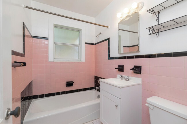 Building Photo - 429 49th St