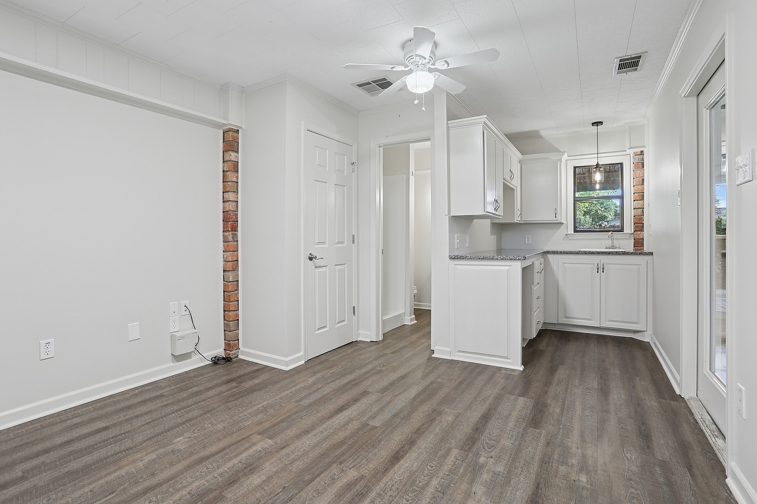 Apt Bed - 11461 Gator Ln