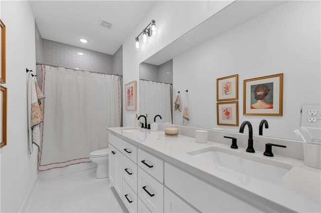 Building Photo - 2047 E Little Crew Dr