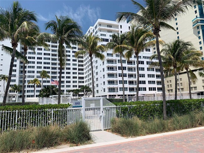Primary Photo - 5005 Collins Ave