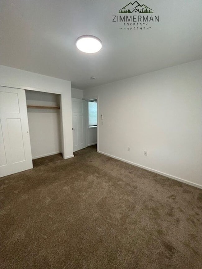Building Photo - Modern 2 Bedroom Home in the Heart of Springfield!