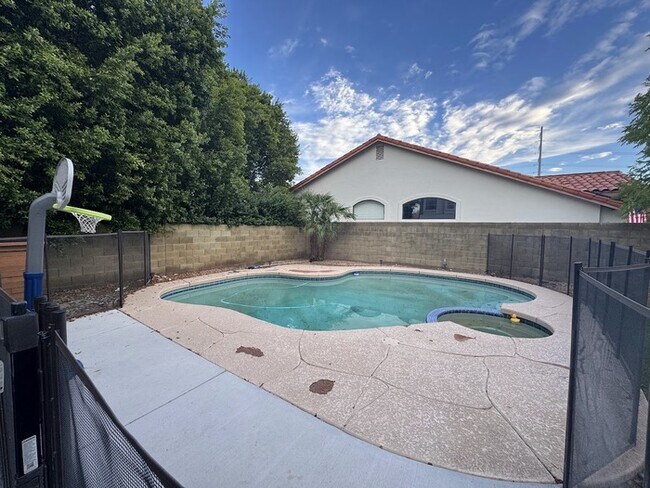 Building Photo - Marshall Ranch - Solar - Pool W/service included