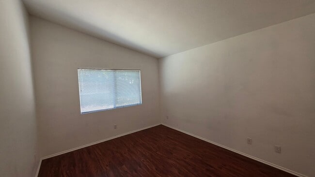 Building Photo - Available 3 bedroom, 2-bath in Temecula
