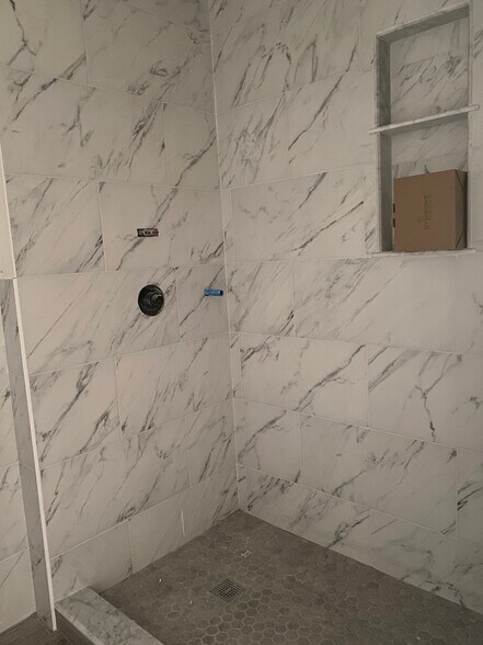 Building Photo - 83 Brook St