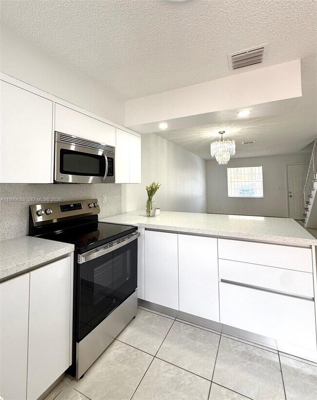 Building Photo - 1460 W 41st St