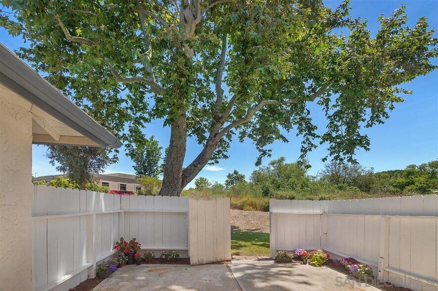 Building Photo - 4243 Tiberon Dr