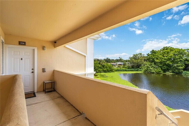 Building Photo - 1050 Villagio Cir