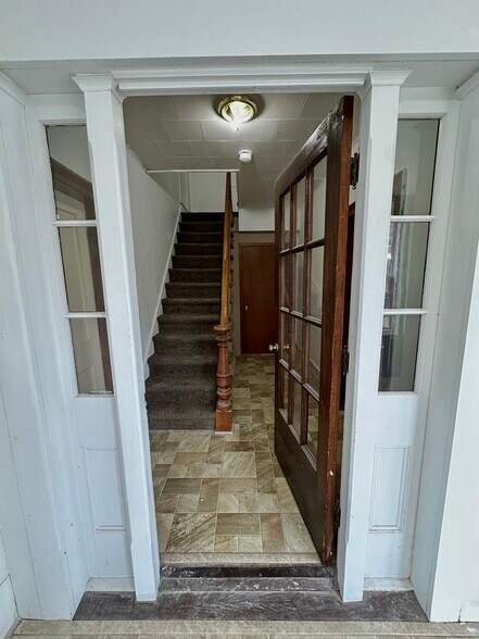 Building Photo - 915 Madison St