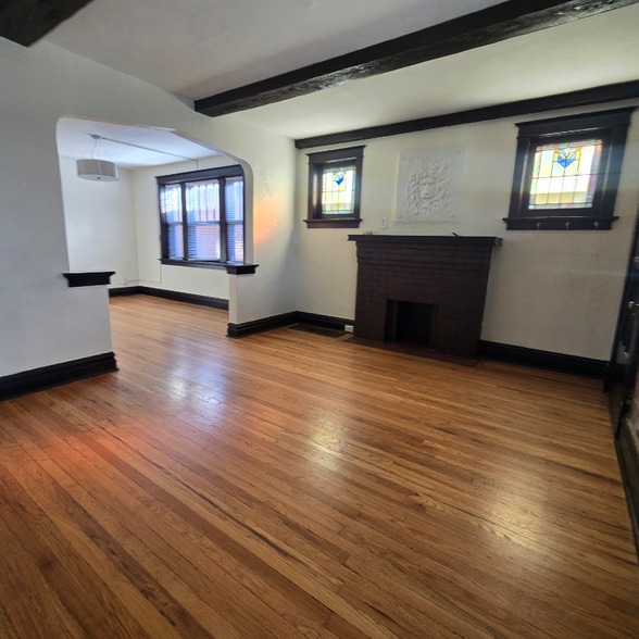 Building Photo - 5127 Goethe Ave