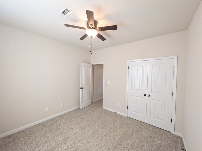 Building Photo - 859 Westlawn Dr