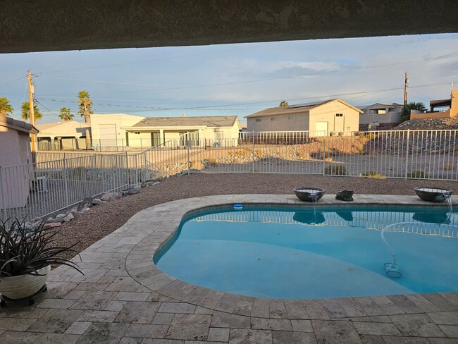 Building Photo - 4 Bedroom Pool Home!!