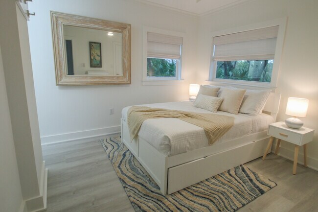 Building Photo - 67 S Lake Dr