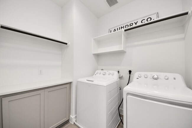 Building Photo - 1522 Crystal Stream Dr