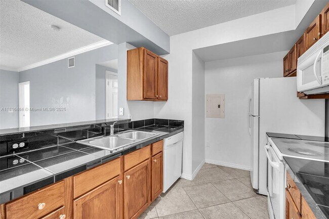 Building Photo - 2474 Centergate Dr
