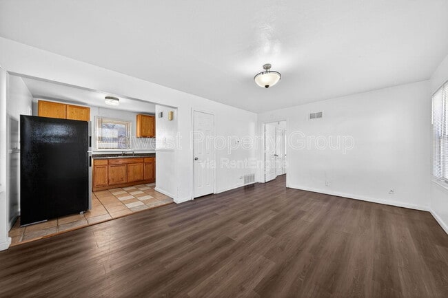 Building Photo - 334 Mueller Ave