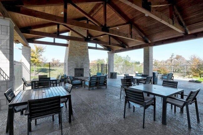 Building Photo - 105 Riverhill Dr