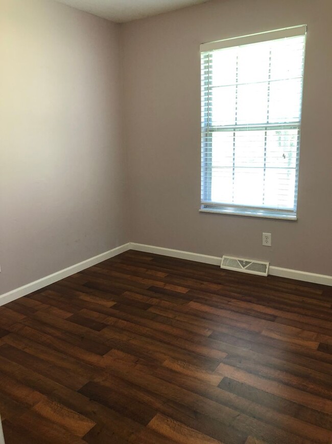 Building Photo - 3 Bedroom 2.5 Bath Home in the country!