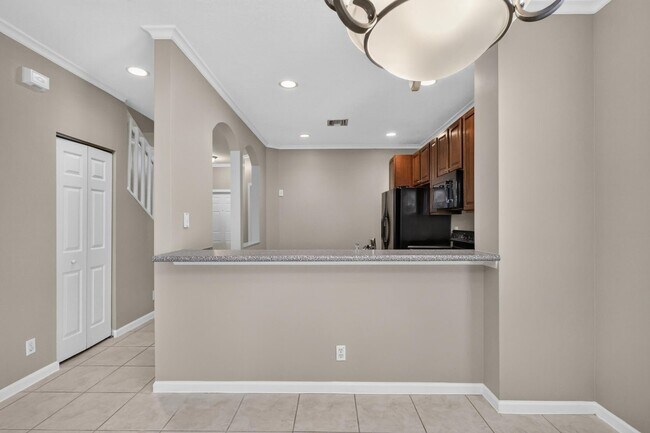 Building Photo - 8103 Bellagio Ln