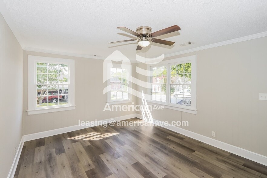 Building Photo - 1580 Burton Ave