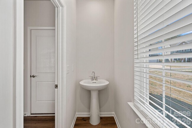 Building Photo - 1423 Caracara Ct